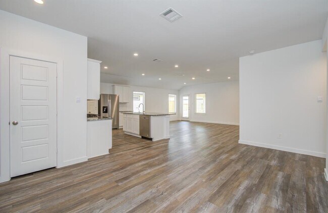 Building Photo - 8707 Shumard Oak Dr
