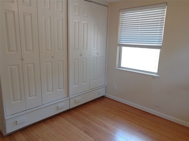 Building Photo - 1551 Hewitt Dr