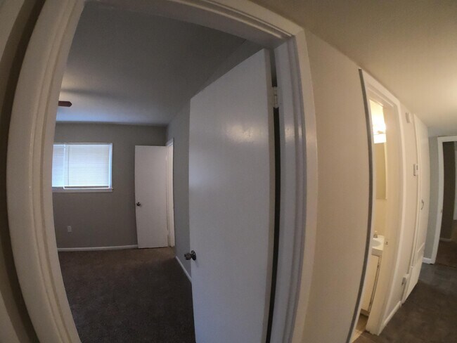 Building Photo - 3256 Suncrest Dr