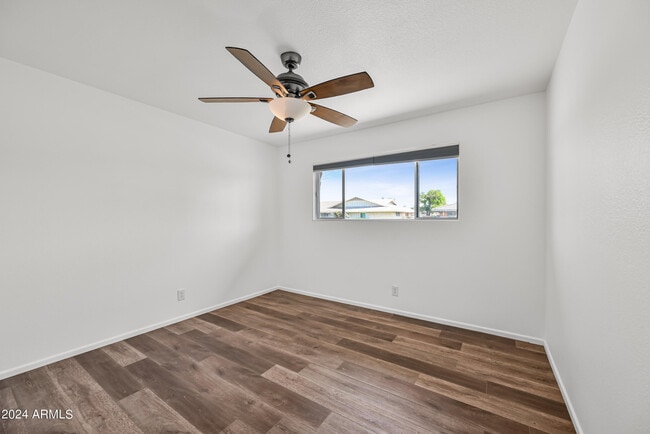 Building Photo - 530 E Fairmont Dr
