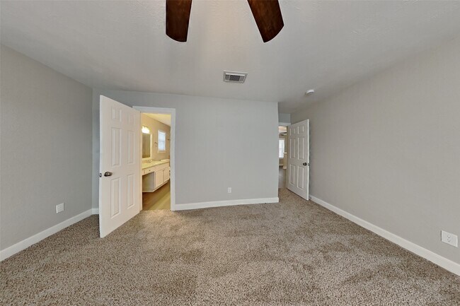 Building Photo - 11703 Sunny Stream Dr