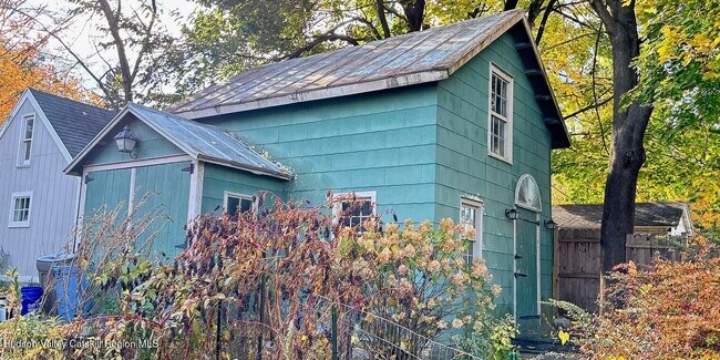 Building Photo - 967 Columbia St