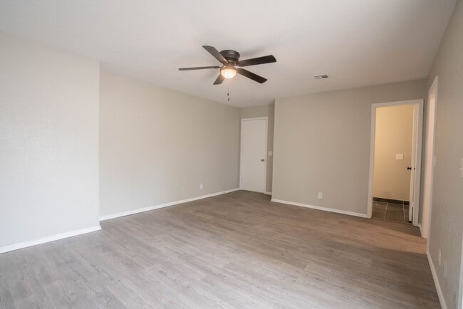 Building Photo - Gorgeous 3 Bedroom Remodel, BA Schools!