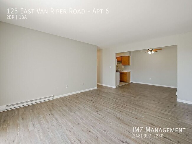 Building Photo - 125 E Van Riper Rd