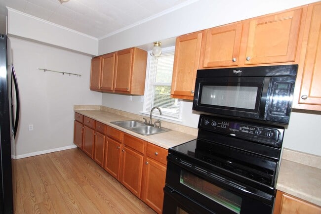 Building Photo - One of a Kind 4 Bed 1 Bath Home