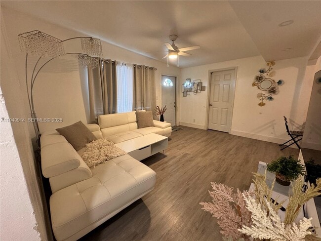 Building Photo - 5721 SW 41st St