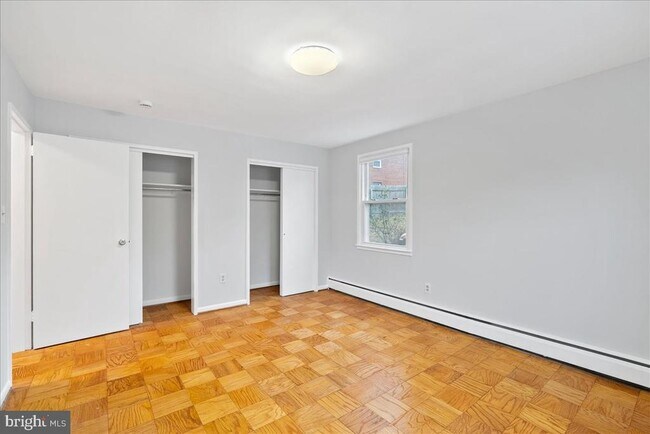 Building Photo - 945 N Barton St