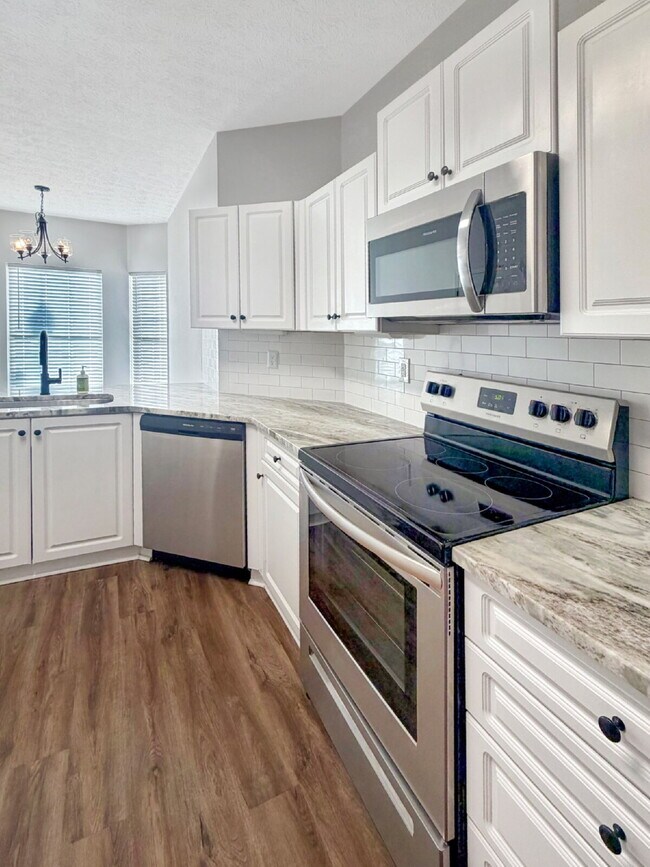 Building Photo - Beautifully Updated 3-Bedroom Home on 1.1 Acres in Gainesville