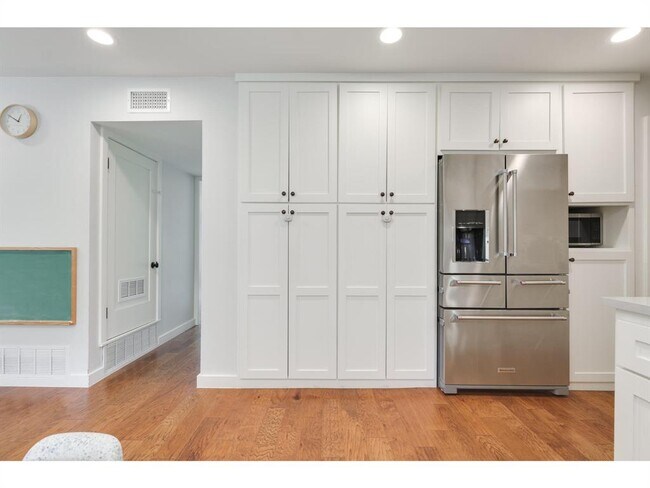 Building Photo - 8700 Mountainwood Cir