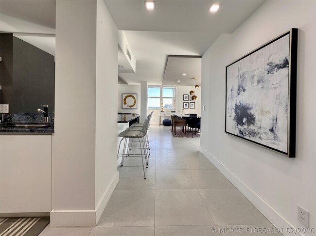 Building Photo - 209 N Fort Lauderdale Beach Blvd