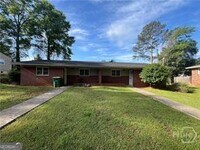 Building Photo - 127 Pineview Dr