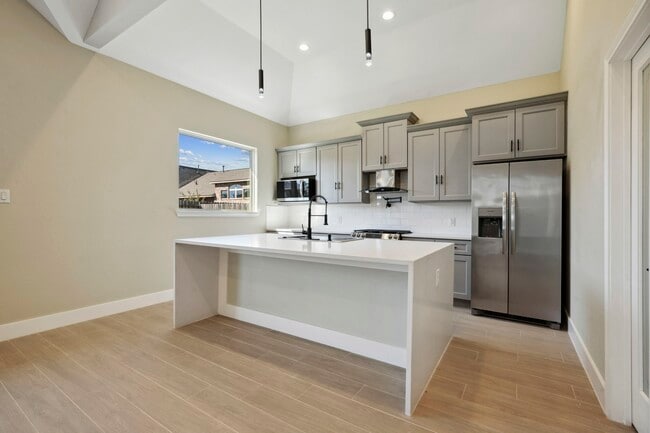Building Photo - 70 Wyndemere Dr