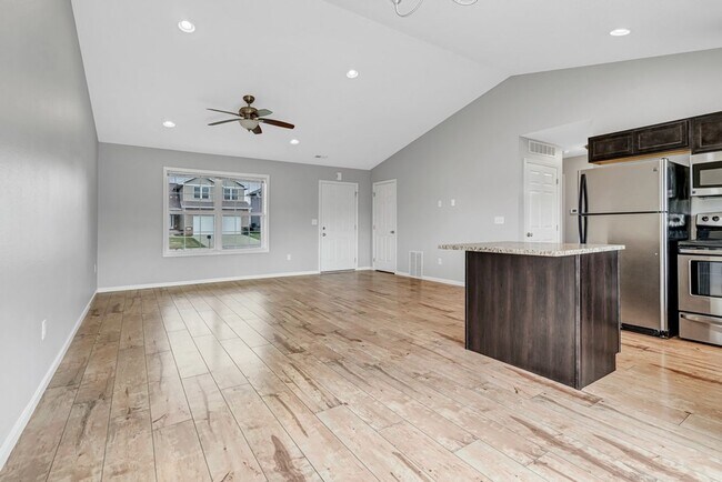 Building Photo - Summerland Twinhomes