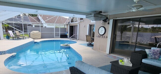 Building Photo - 12732 Meadowbreeze Dr