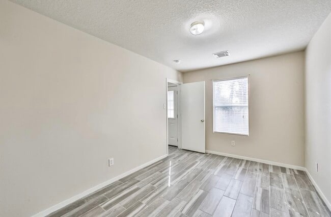 Building Photo - 14820 Welbeck Dr