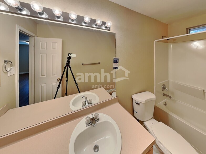 Building Photo - 4103 Chiselhurst