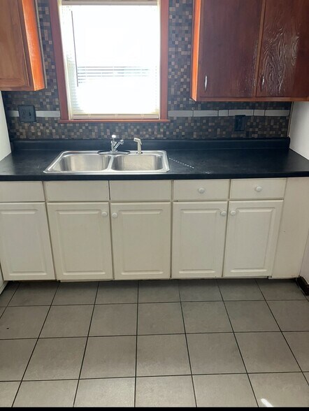 Building Photo - 2907 Oakwood Ave