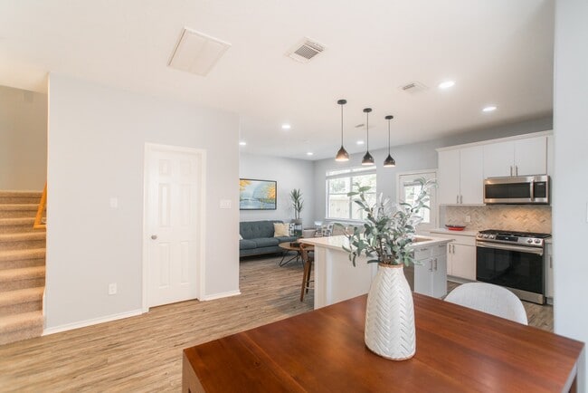 Building Photo - 262 Liriope Ct