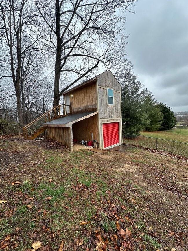 Building Photo - 4 Bedroom/3 Bathroom House in Piney Flats, TN