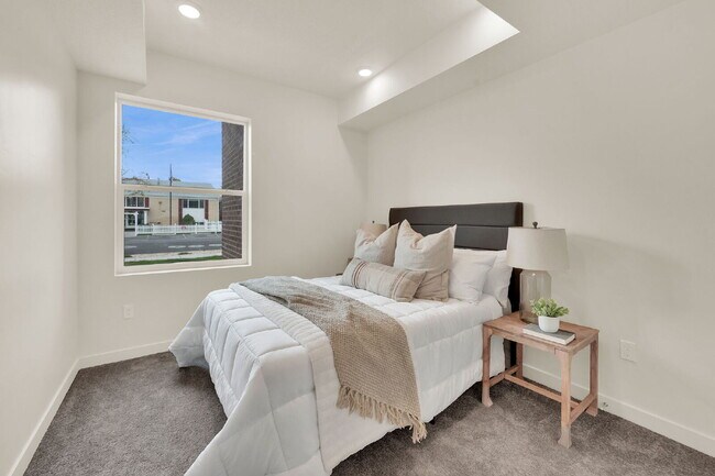 Building Photo - First  Month Rent FREE