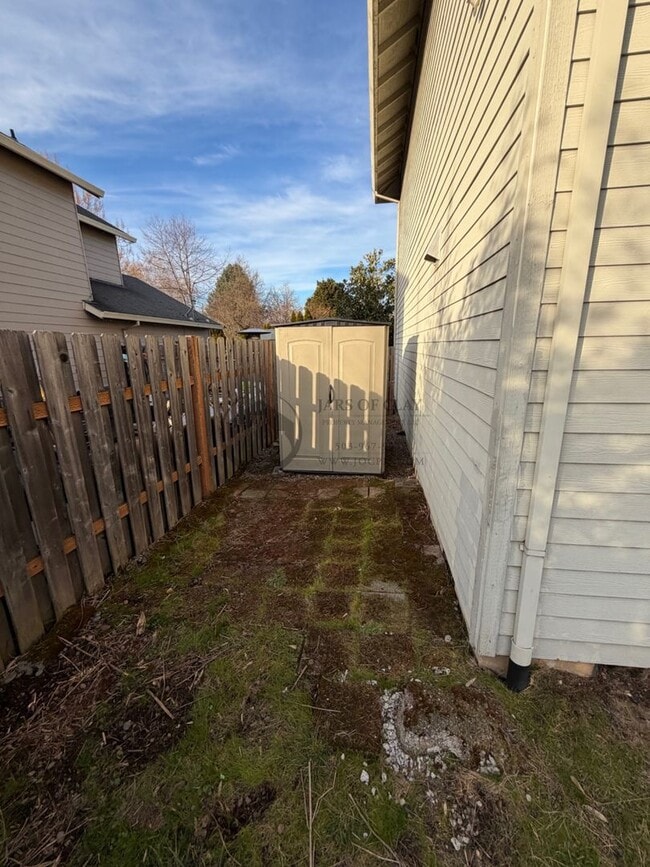 Building Photo - Great Location in Canby-Ready to Rent