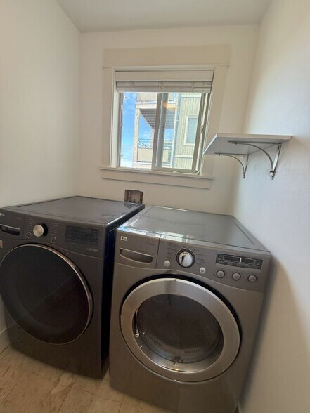 Building Photo - 2819 14th Ave W