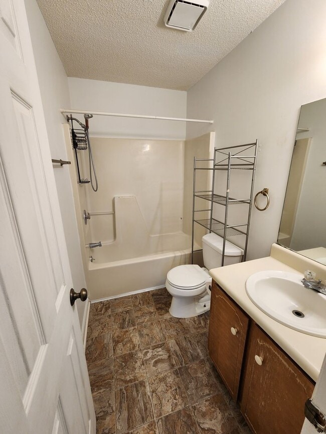 Building Photo - 1102 Tomahawk Trail