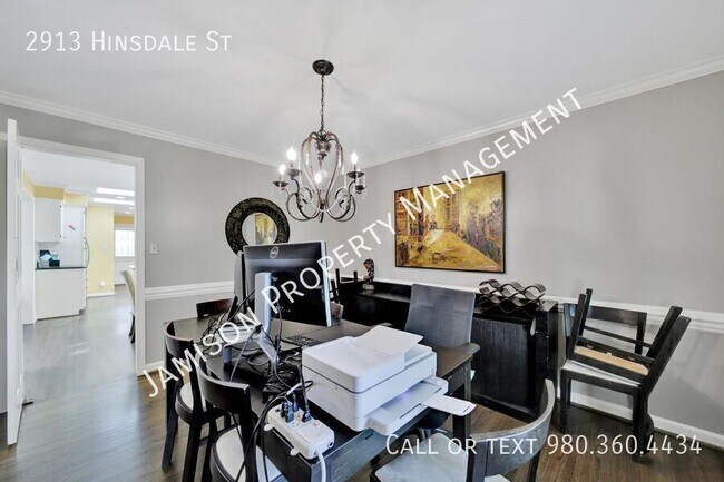 Building Photo - 2913 Hinsdale St
