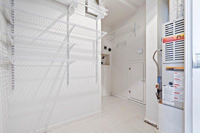 Building Photo - 3003 Melendy Dr