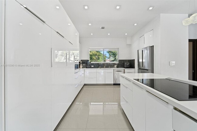 Building Photo - 18 Samana Dr