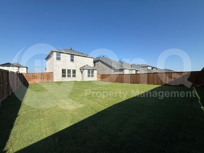 Building Photo - 904 Santa Lucia Dr
