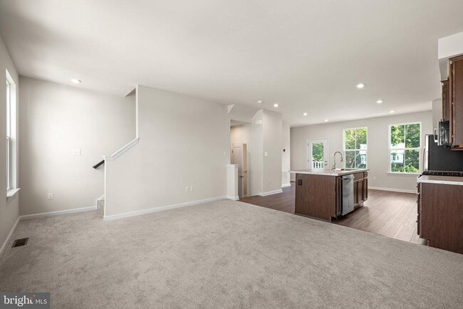 Building Photo - 46 SAND HILLS Dr