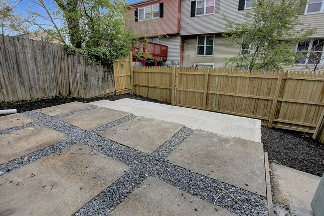 Building Photo - Gorgeous 5 Bedroom In Harford County Ready...