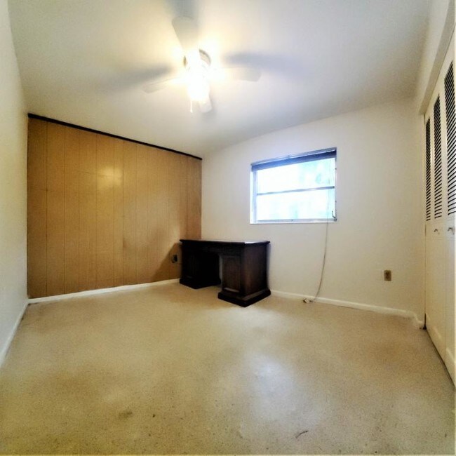 Building Photo - 6803 Fern Circle