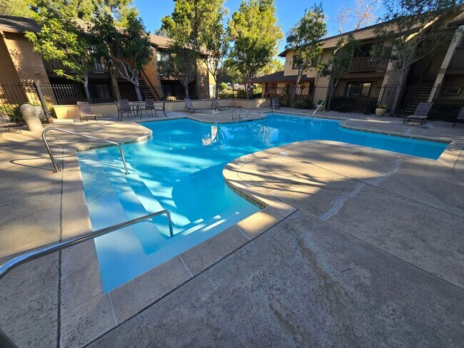 Building Photo - Move-In Special: 1/2 off 1st Month's Rent!!!  Freshly Painted 1-Bedroom Condo with Covered Parking