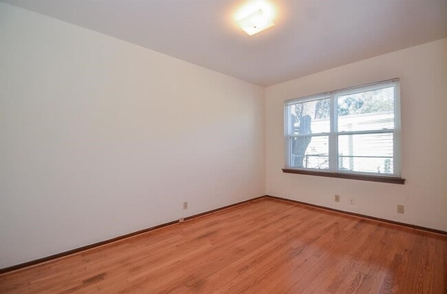 Building Photo - 6923 Cole Creek Dr