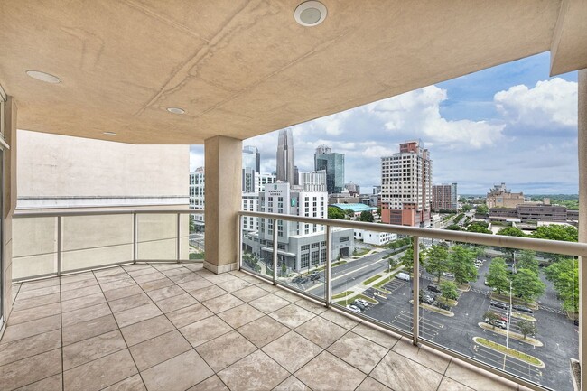 Building Photo - Modern High End Luxury Condo in Uptown Cha...