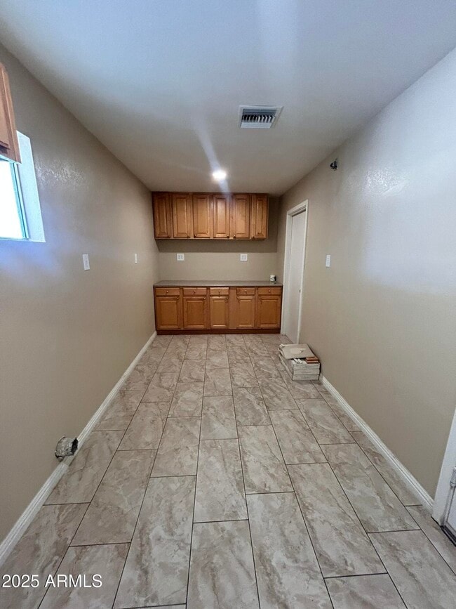 Building Photo - 523 N Los Feliz Dr