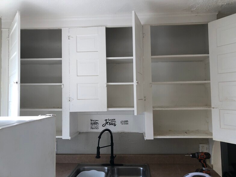 Building Photo - 1830 Mannering Rd