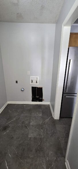 Building Photo - 2235 Poinsettia Cir