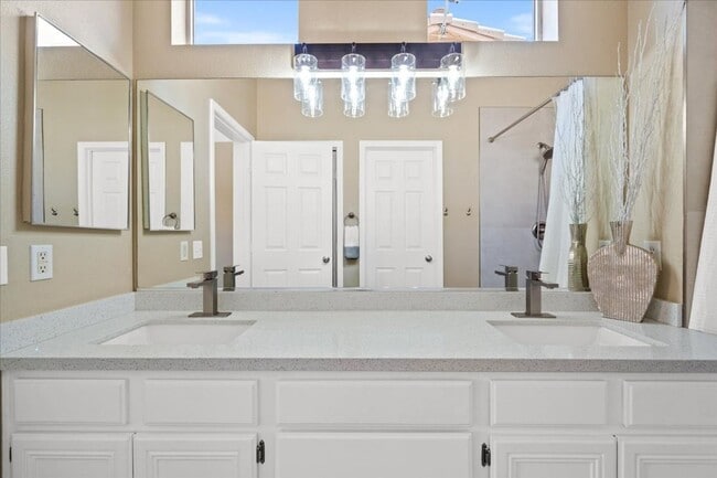 Building Photo - Stylish Single-Story 3-Bedroom Partially Furnished Home Designer Kitchen & Private Backyard Oasis