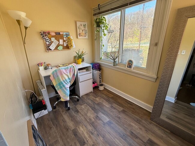 Building Photo - 3870 Beechwood Blvd