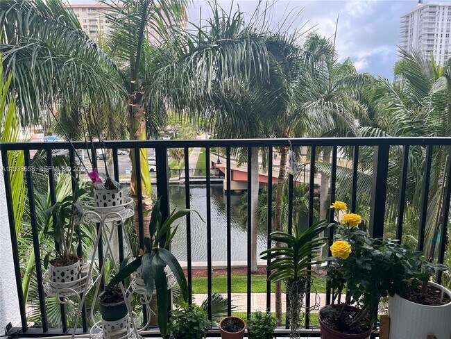 Building Photo - 17150 N Bay Rd