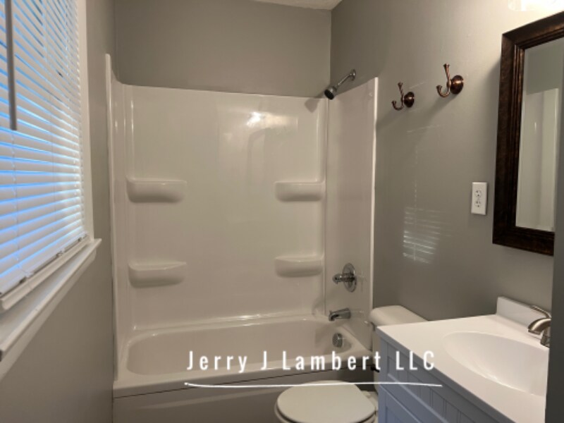 Building Photo - 5330 Maryland Dr