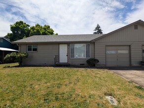 Building Photo - Nice 2 bed/1 bath duplex off River Road