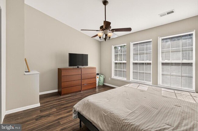 Building Photo - 12415 Selkirk Cir
