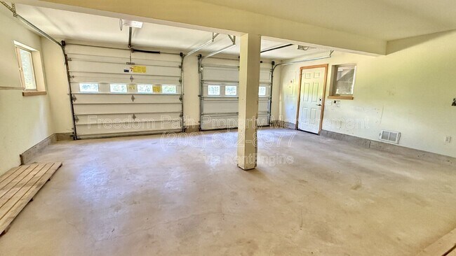 Building Photo - 166 Wildwood Ln