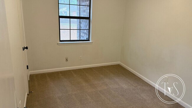 Building Photo - 806 W Oxford Ln