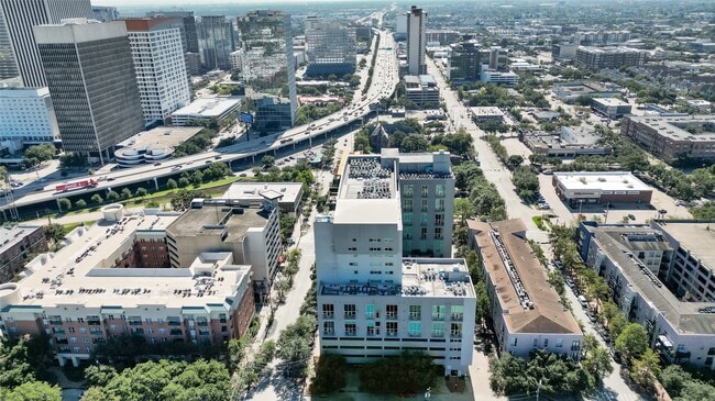 Building Photo - 2000 Bagby St