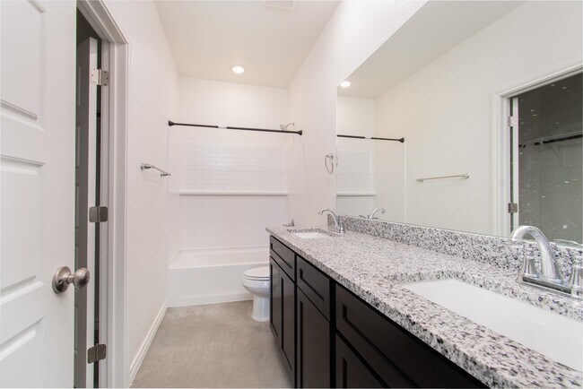 Building Photo - 624 Pacific Crest Trl